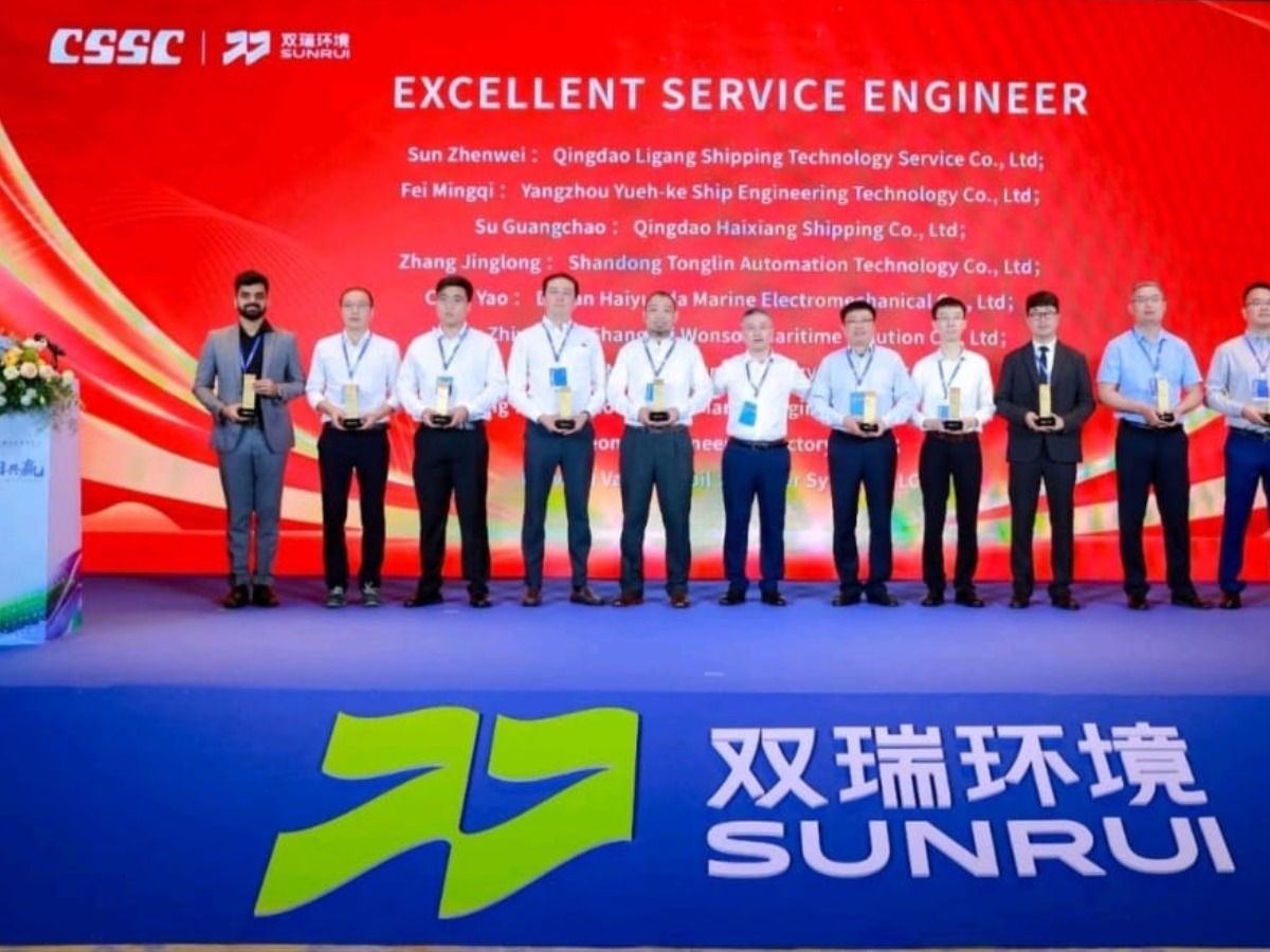 Group of award recipients on stage at the CSSC/SUNRUI "Excellent Service Engineer" ceremony, each holding a trophy, with a red backdrop listing winners' names and companies.